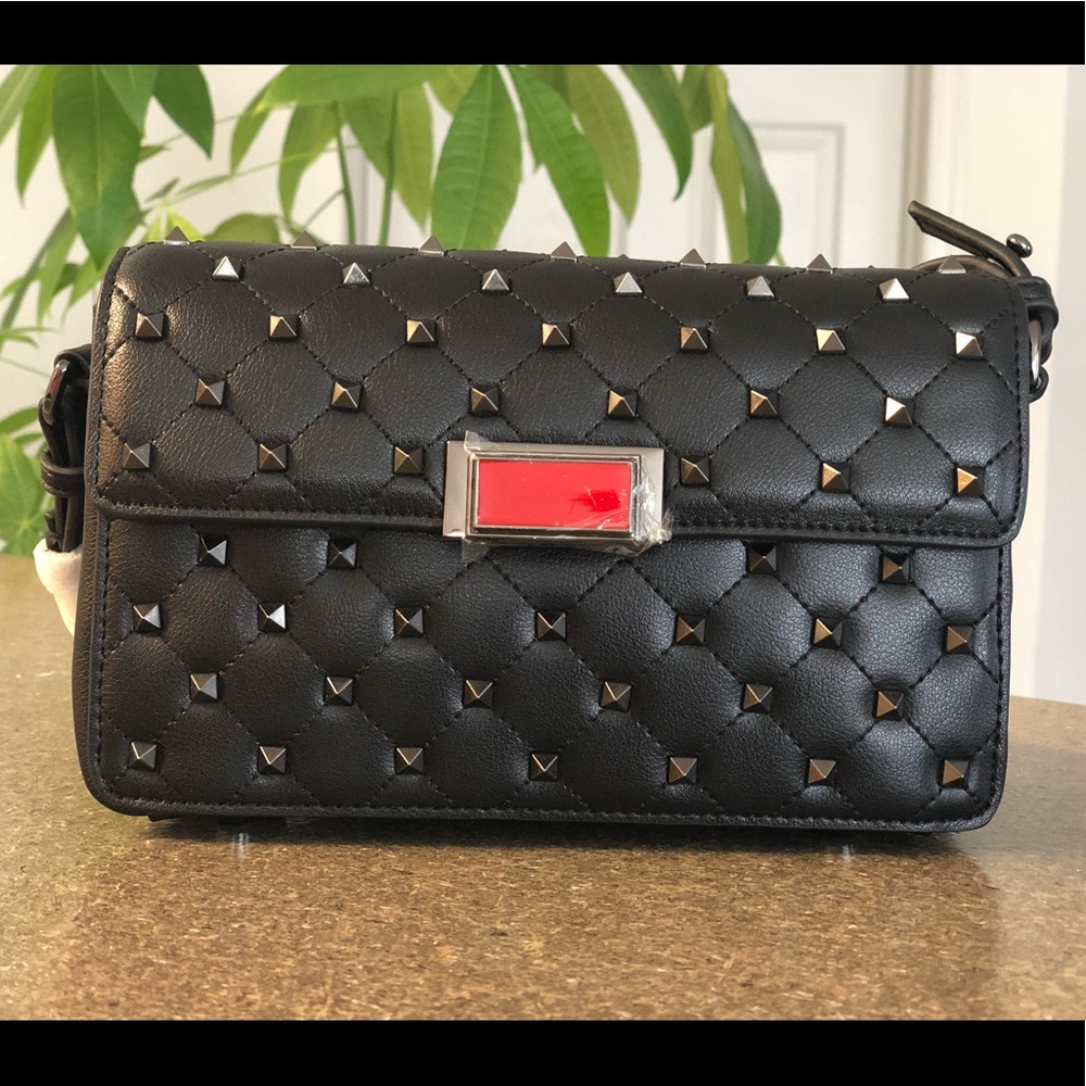 Roxbury Rectangular Shape Chain Bag.